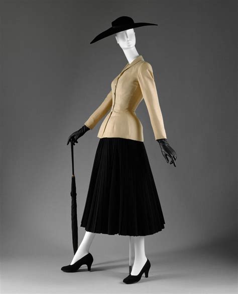 clothes collection new look of christian dior in 1947|Christian Dior 1947 new look.